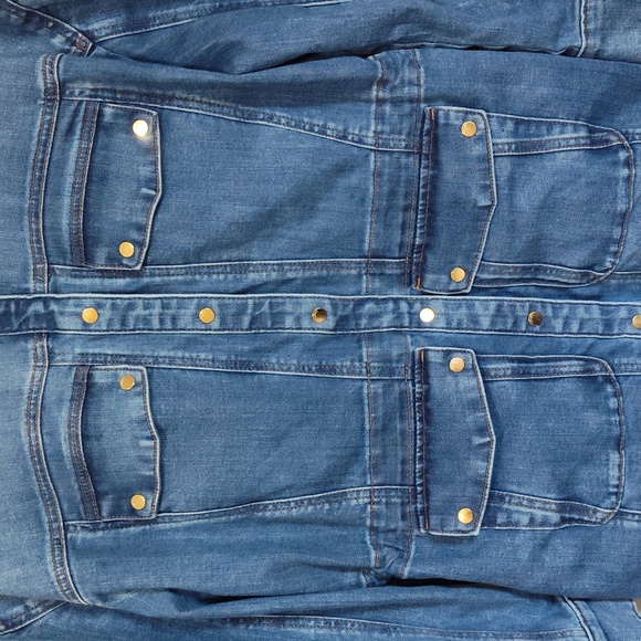 Chico's Classic 4-pocket Lightweight Denim Jean Jacket, Size 2 (Large) - Picture 3 of 9